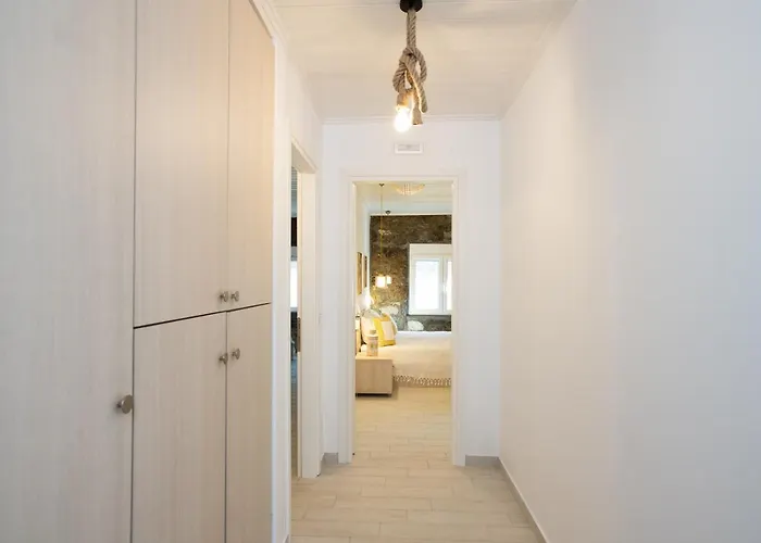 Tiffanys Willa Plintri