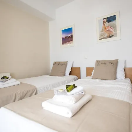 Tiffanys ヴィラ Plintri